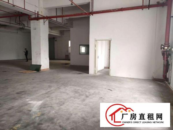  标准厂房一楼700平，厂房方正实用。证件齐全，招工方便。