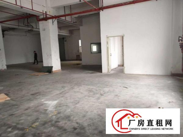  标准厂房一楼700平，厂房方正实用。证件齐全，招工方便。