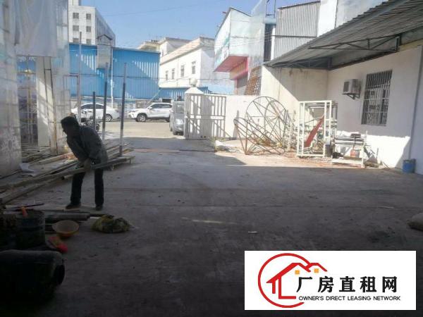  优势：拥有独立空地，面积：500平方米，类型：单一层铁皮厂房