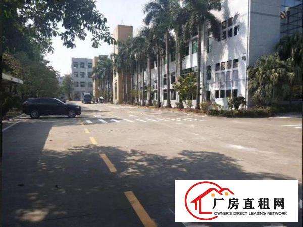  三局工业区刚空出楼上精装修1000平方厂房出租，水电齐全货梯