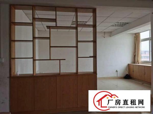  塘厦清湖原房东楼上300平方小面积厂房出租，有地平漆，办公室