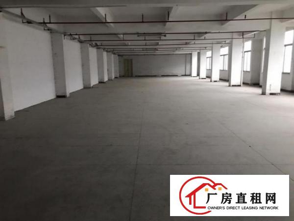  凤岗沃尔玛原房东楼上2000平面积实量，带两吨货梯，现成装修