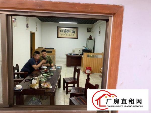  厂房地理位置好，院子加厂房总共900，送五间宿舍。
