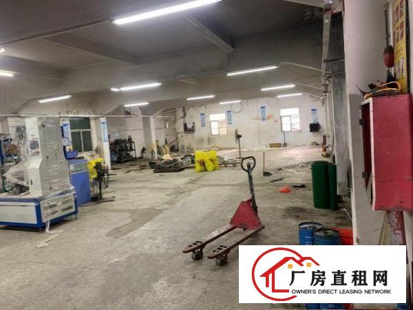 厂房地理位置好，院子加厂房总共900，送五间宿舍。