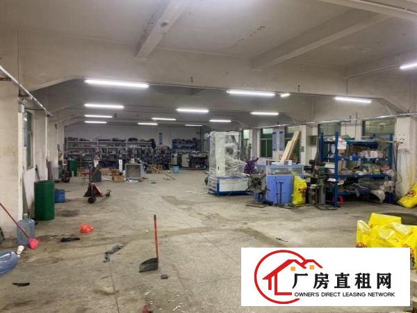  厂房地理位置好，院子加厂房总共900，送五间宿舍。