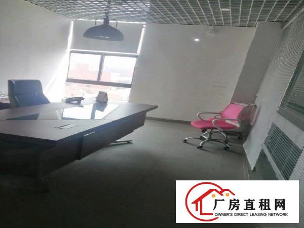  凤岗镇中心附近楼上精装修厂房出租