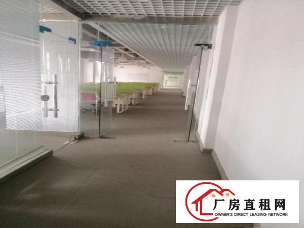 凤岗镇中心附近楼上精装修厂房出租