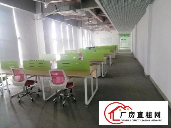  凤岗镇中心附近楼上精装修厂房出租