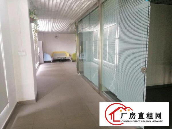  凤岗镇中心附近楼上精装修厂房出租