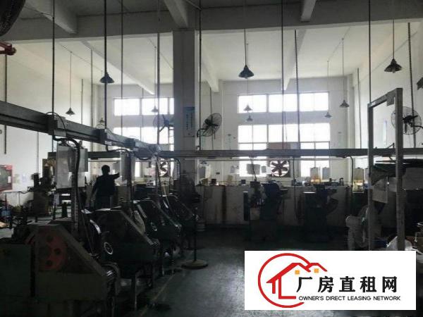  金凤凰工业区带装修一楼厂房800平出租，周边配套齐