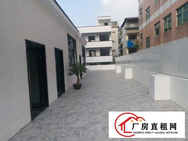 凤岗中心电商园800平带阳台简装办公厂房招租，空地