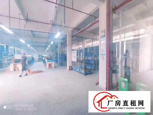  凤岗靠近大运城邦楼上带精装修厂房楼上2100平现成水电办公