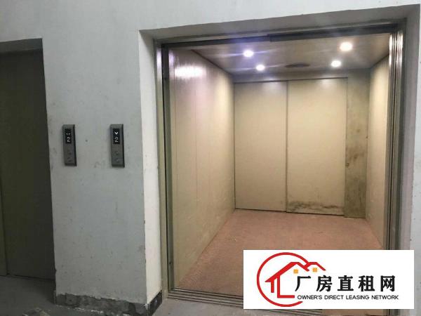  凤岗沙岭车站附近标准精装修二楼厂房出租1800平带电梯