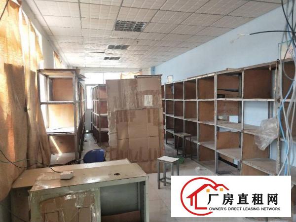  凤岗成熟工业区楼上厂房出租1600平方，一整层现成豪华装修