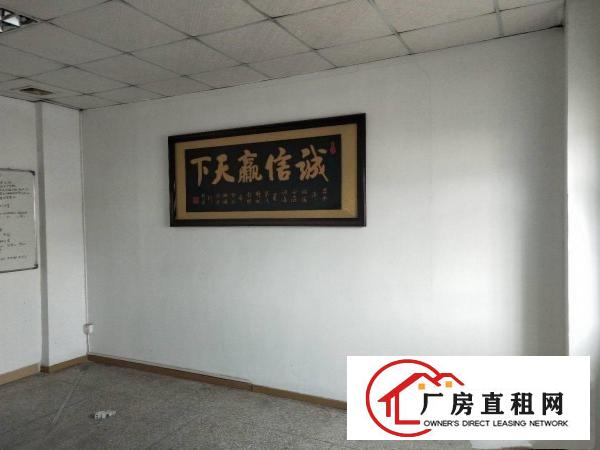  凤岗成熟工业区楼上厂房出租1600平方，一整层现成豪华装修