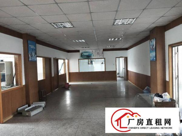  凤岗成熟工业区楼上厂房出租1600平方，一整层现成豪华装修