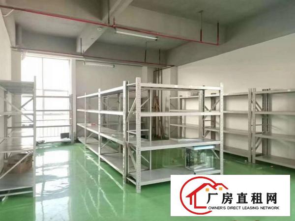  凤岗楼上680平厂房出租，豪华精装修，有喷淋，采光非常好