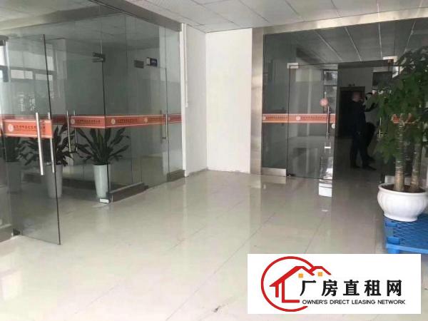  凤岗雁田新出一楼2600平米带装修水电到位厂房出租300起租