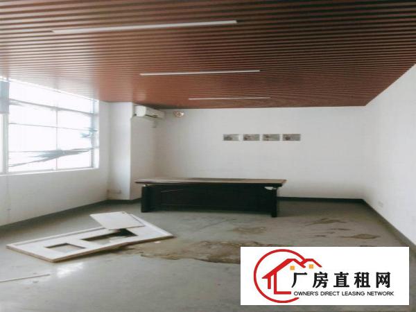  凤岗镇东深二线边上大型工业区标准厂房出租5万平300平起分