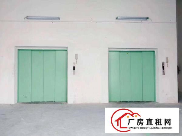  凤岗三联新出标准一楼带牛角一楼厂房2100平方。喷淋水电到位