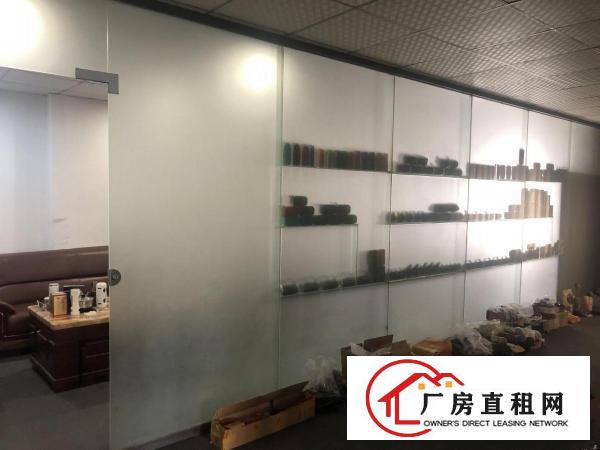  常平5800元现成办公装修3楼650平2吨电梯拎包入住