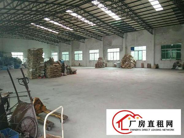 常平镇漱旧村砖墙到顶单层厂房2000平，可分租，空地4000