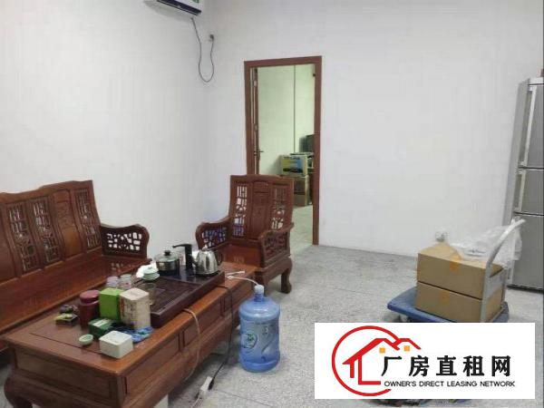  企石镇博夏村楼上400方厂房，带地坪漆装修，价格可谈！