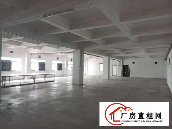  横沥水边标准厂房二楼950平可办环评可分租，交通方便