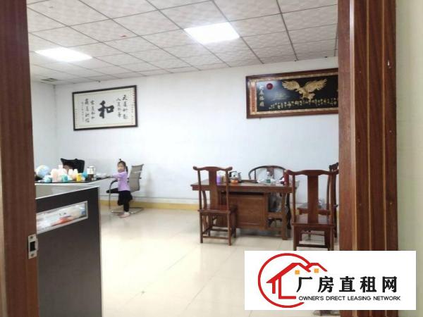 独立园区，三楼现房，以搬空，带装修水电齐全。