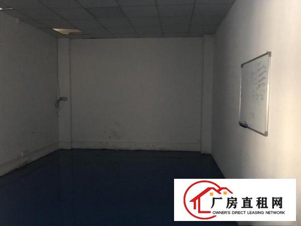  横沥工业区里面分租三楼厂房850平，租金8块钱