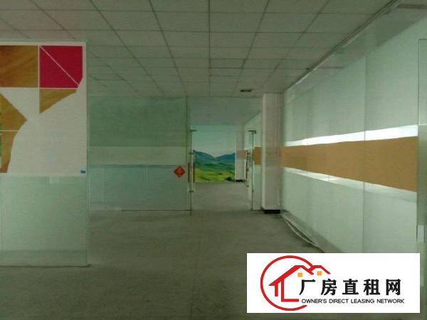  竹园精装修二楼2600平方厂房出租，空地大