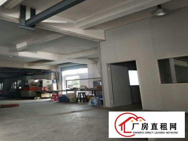  石龙坑工业区新出一楼厂房460平，有现成行吊，水电齐全