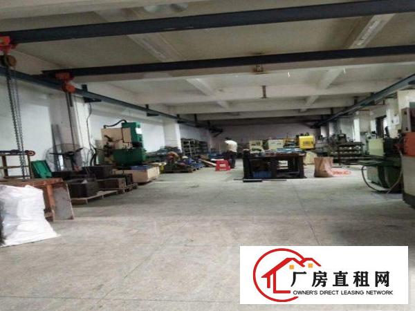  石龙坑工业区新出一楼厂房460平，有现成行吊，水电齐全