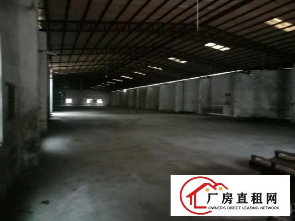  一楼铁皮房，交通非常便利