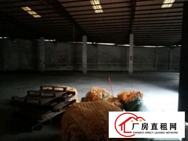  一楼铁皮房，交通非常便利
