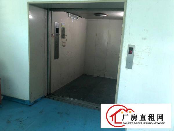  大型工业区形象的标准厂房分租三楼