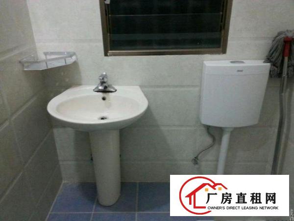  房东2房出租，位于长塘市场附近，近学校幼儿园公园。