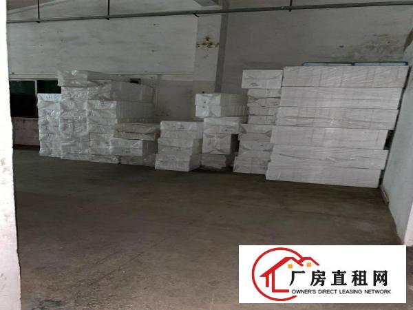  现有层高5米厂房200平方出租，现成办公室3.4间，可分租