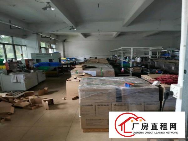  现成装修，豪华办公室，水电齐全，电梯2吨