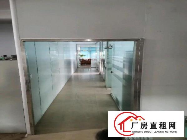  现成装修，豪华办公室，水电齐全，电梯2吨