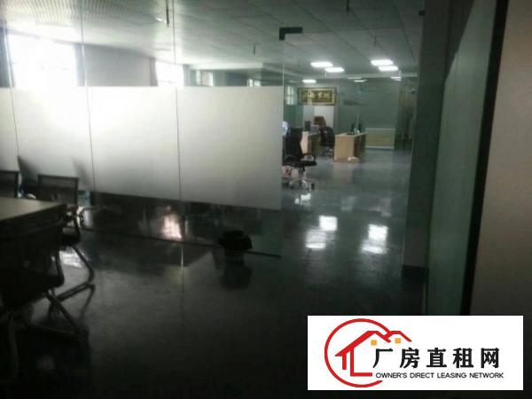  石碣镇西南独院厂房二楼一层招租现成装修水电现成有电梯院子大
