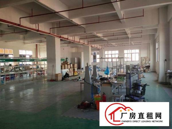  三涌刚空出楼上1000平方厂房，全新地坪漆精装修，水电齐全