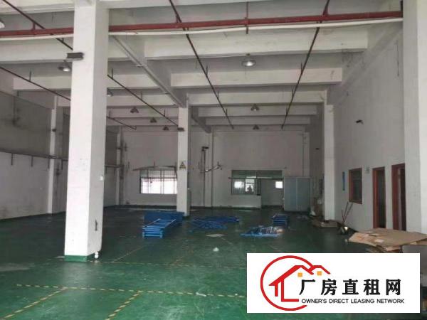  横岗华侨新村社区标准厂房分租一楼1100平，现成办公，空地大