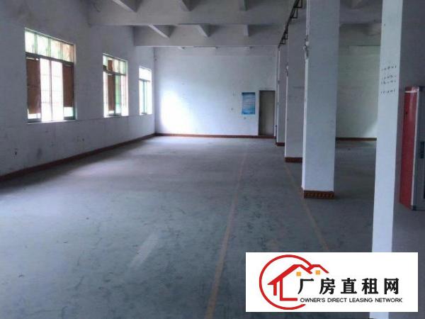  地段好，大货车进出方便，三吨货梯。