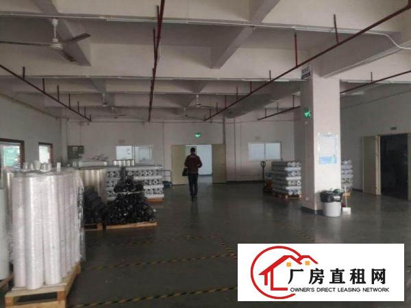  横岗六约村楼上880平带装修厂房出租，进出货方便