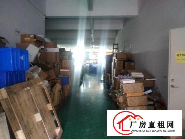  横岗四联新出楼上带精装修1200平米厂房出租，有地坪漆