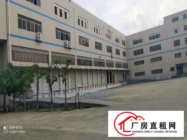  周边人流量大，地铁站附近