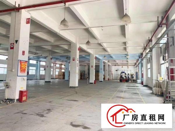 周边人流量大，地铁站附近