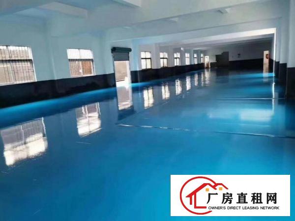  周边人流量大，地铁站附近