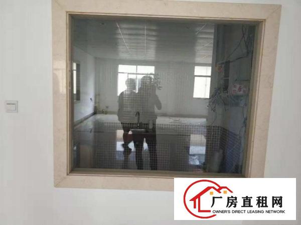  大运地铁站-D口3楼现成办公室950平出租可分租